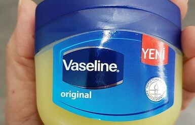 Używanie wazeliny do zwiększenia członka
